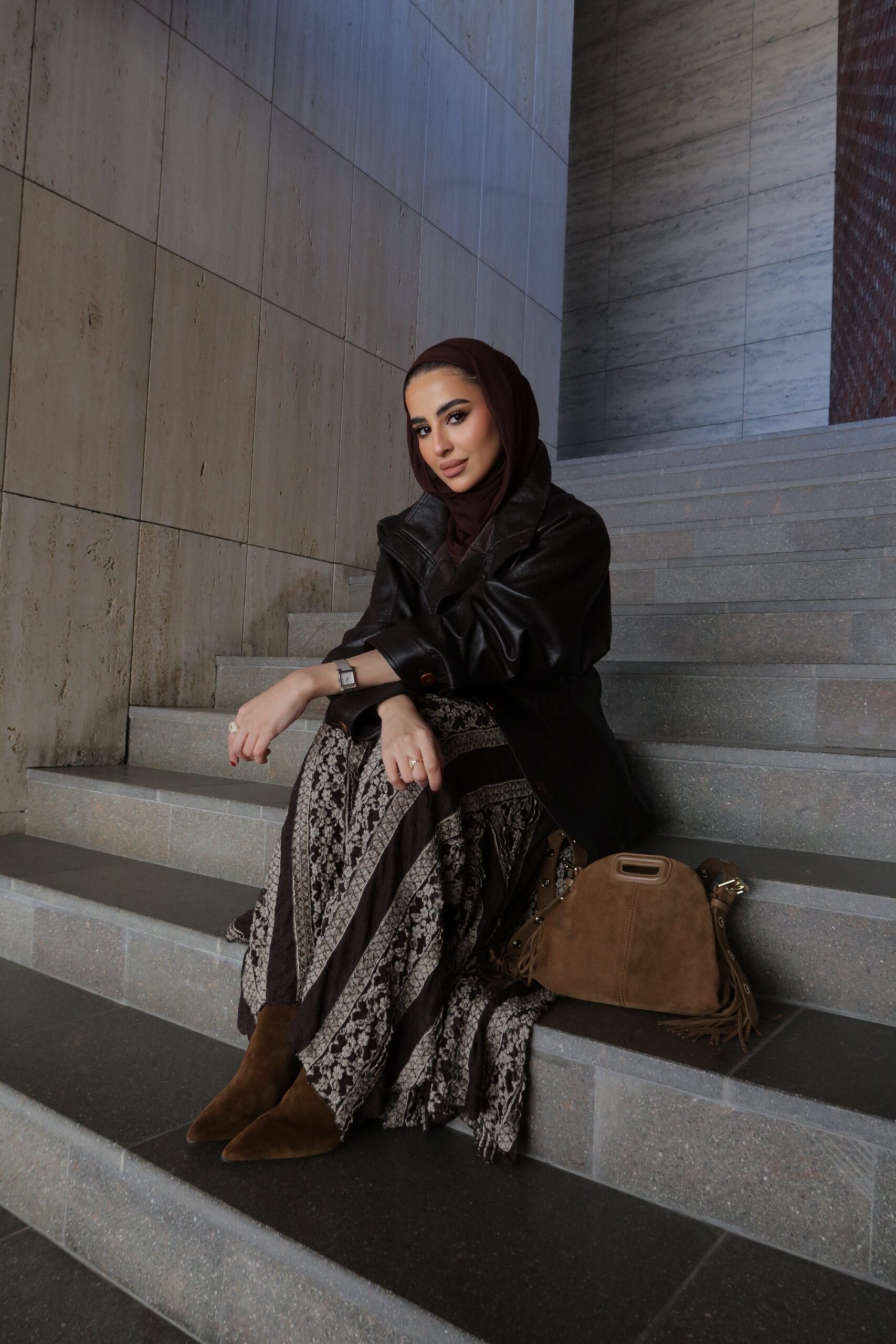 0-A Leather jacket with lace skirt - الصورة 5