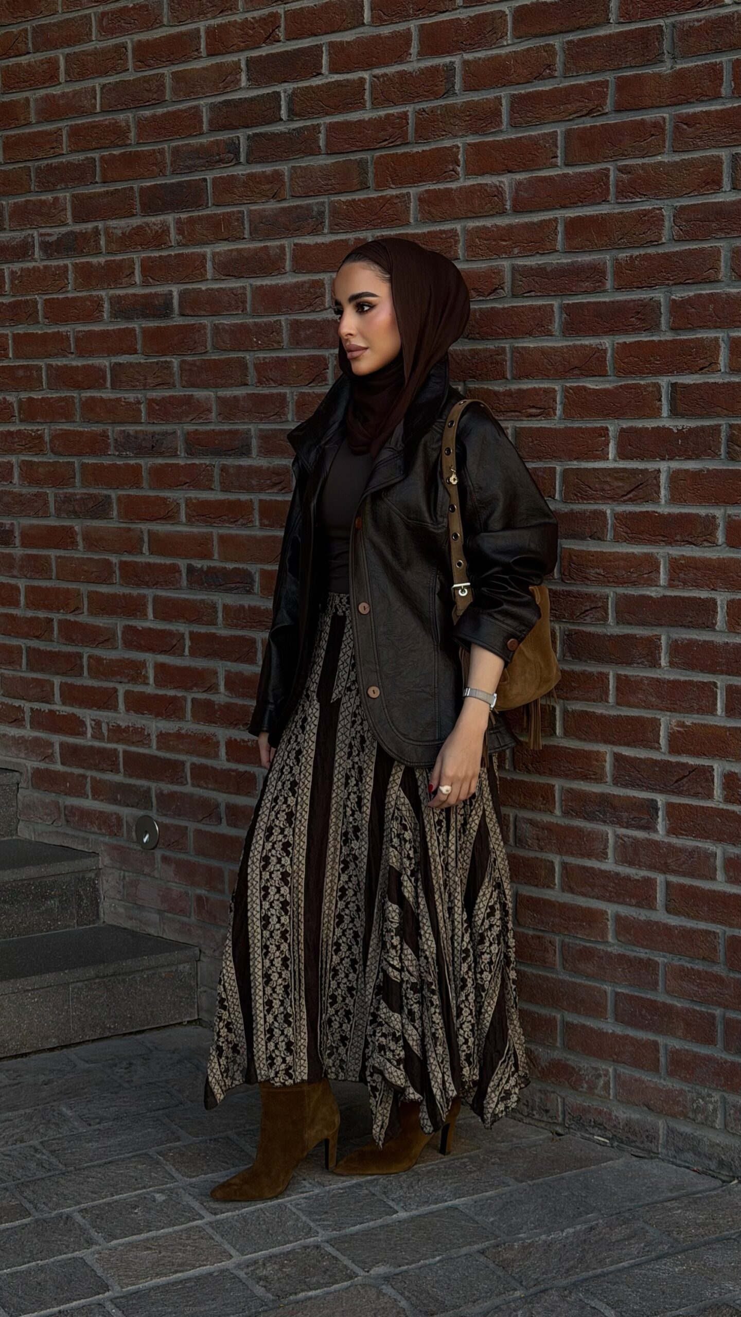 0-A Leather jacket with lace skirt - الصورة 8