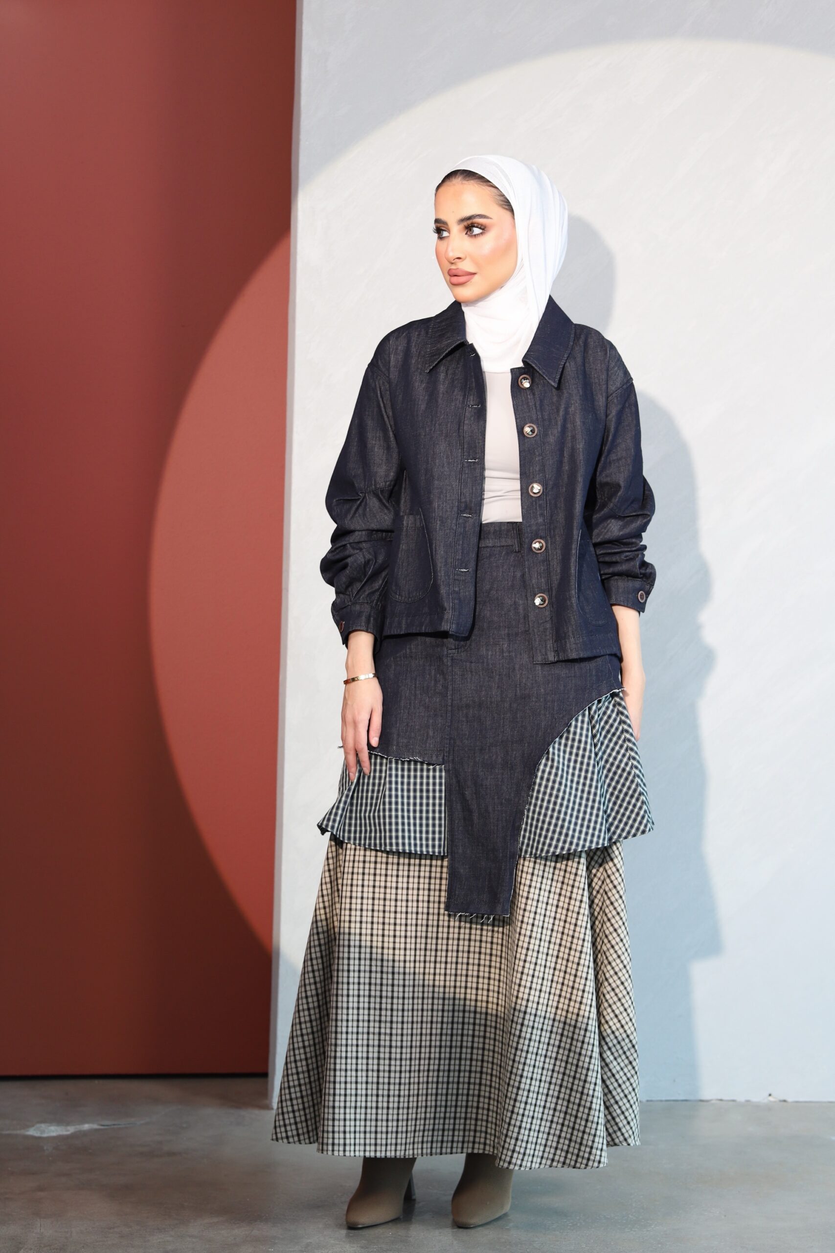Layered denim skirt with jacket - الصورة 6