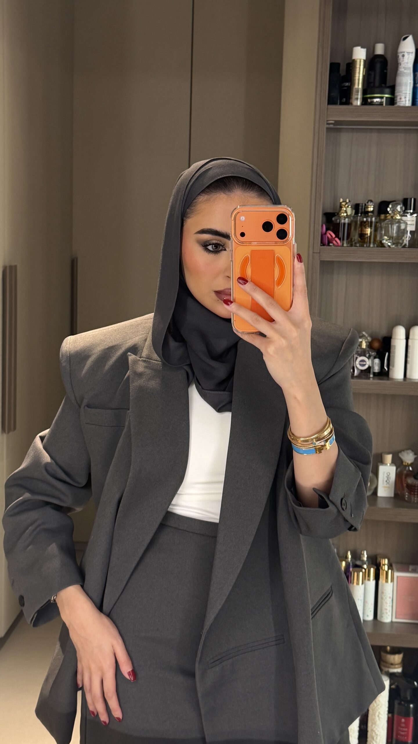 0-Grey blazer with pencil skirt