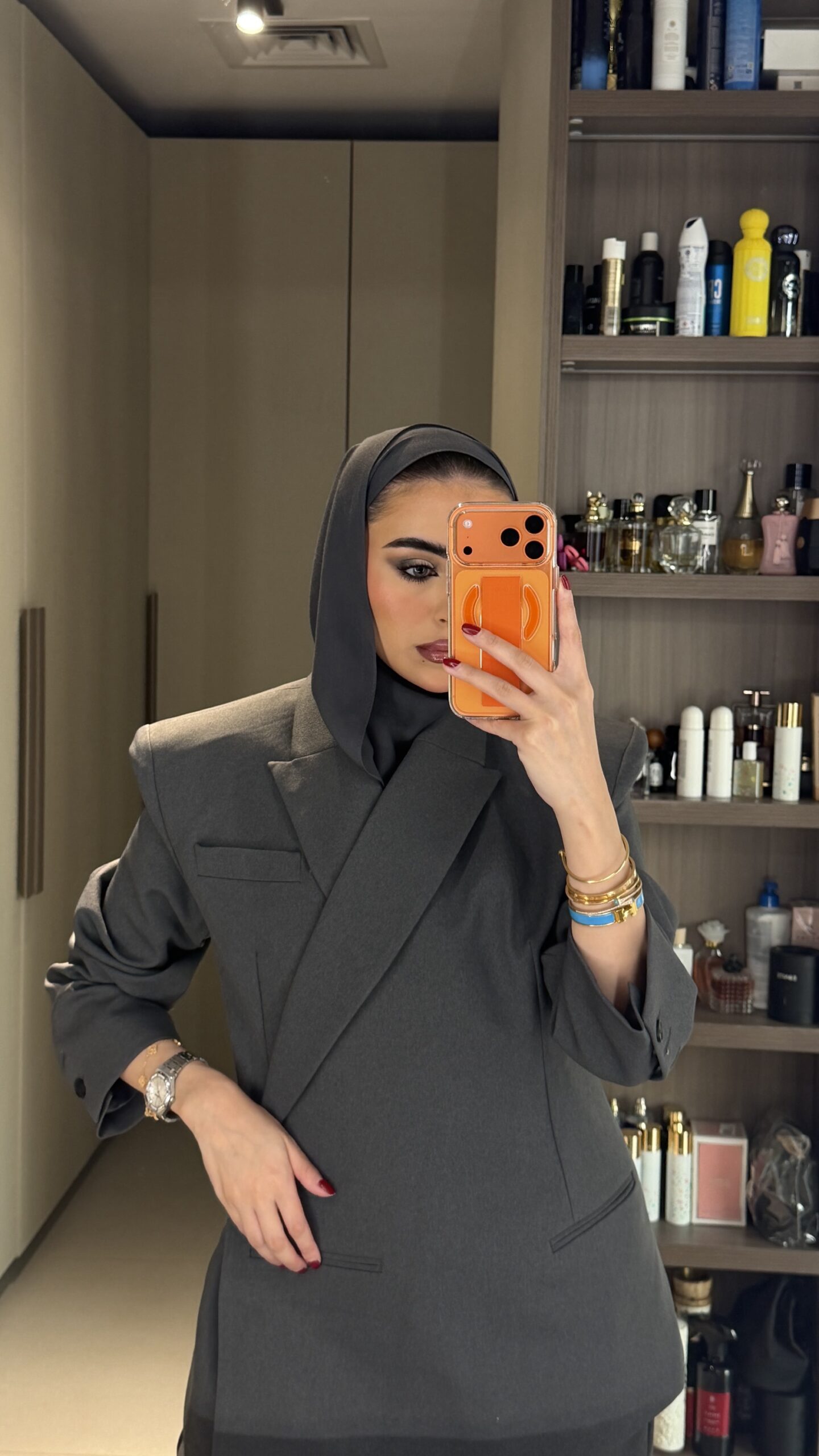 0-Grey blazer with pencil skirt - الصورة 3