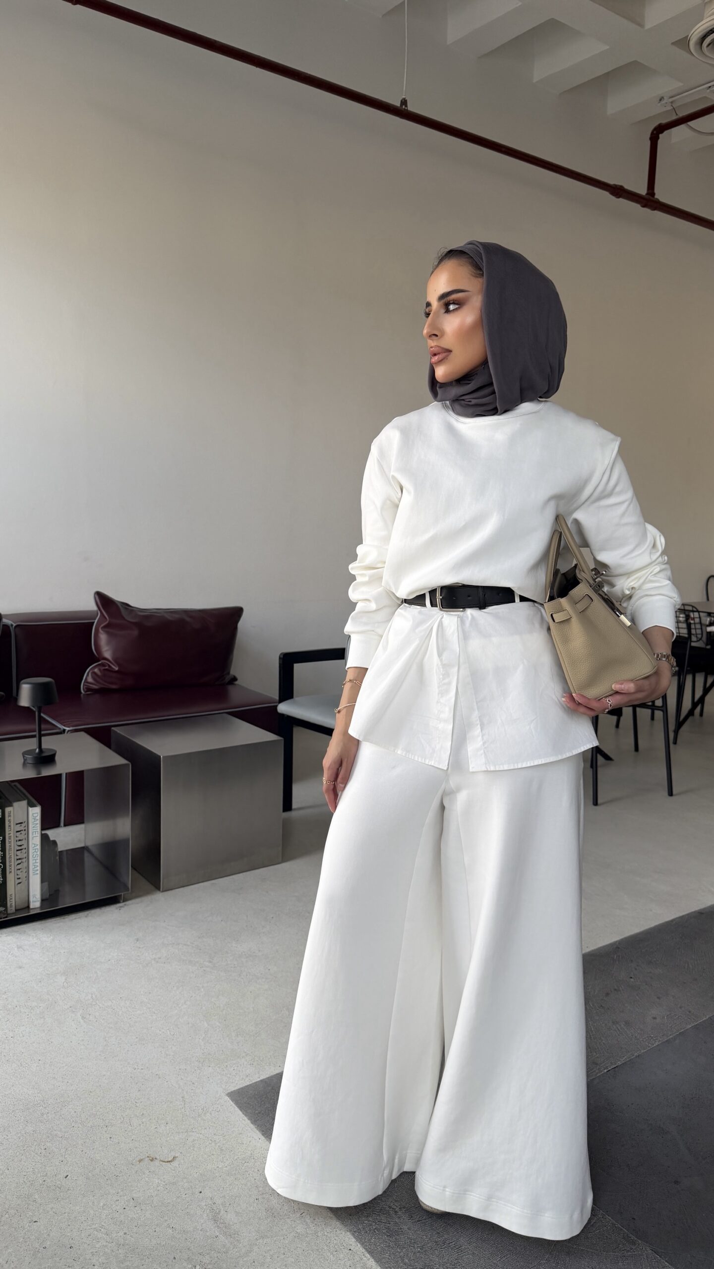 Belted cotton set in white - الصورة 8