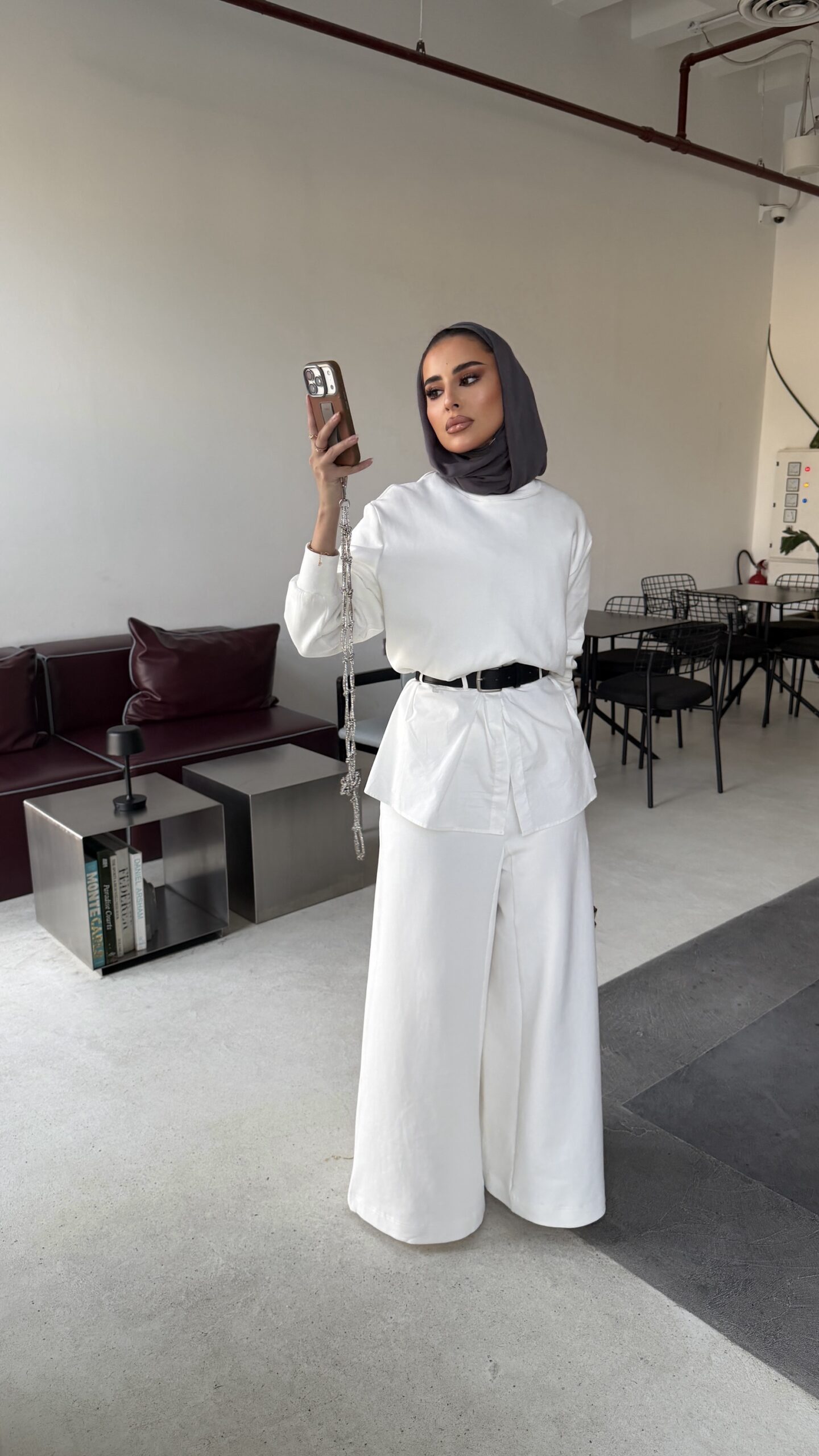 Belted cotton set in white - الصورة 15