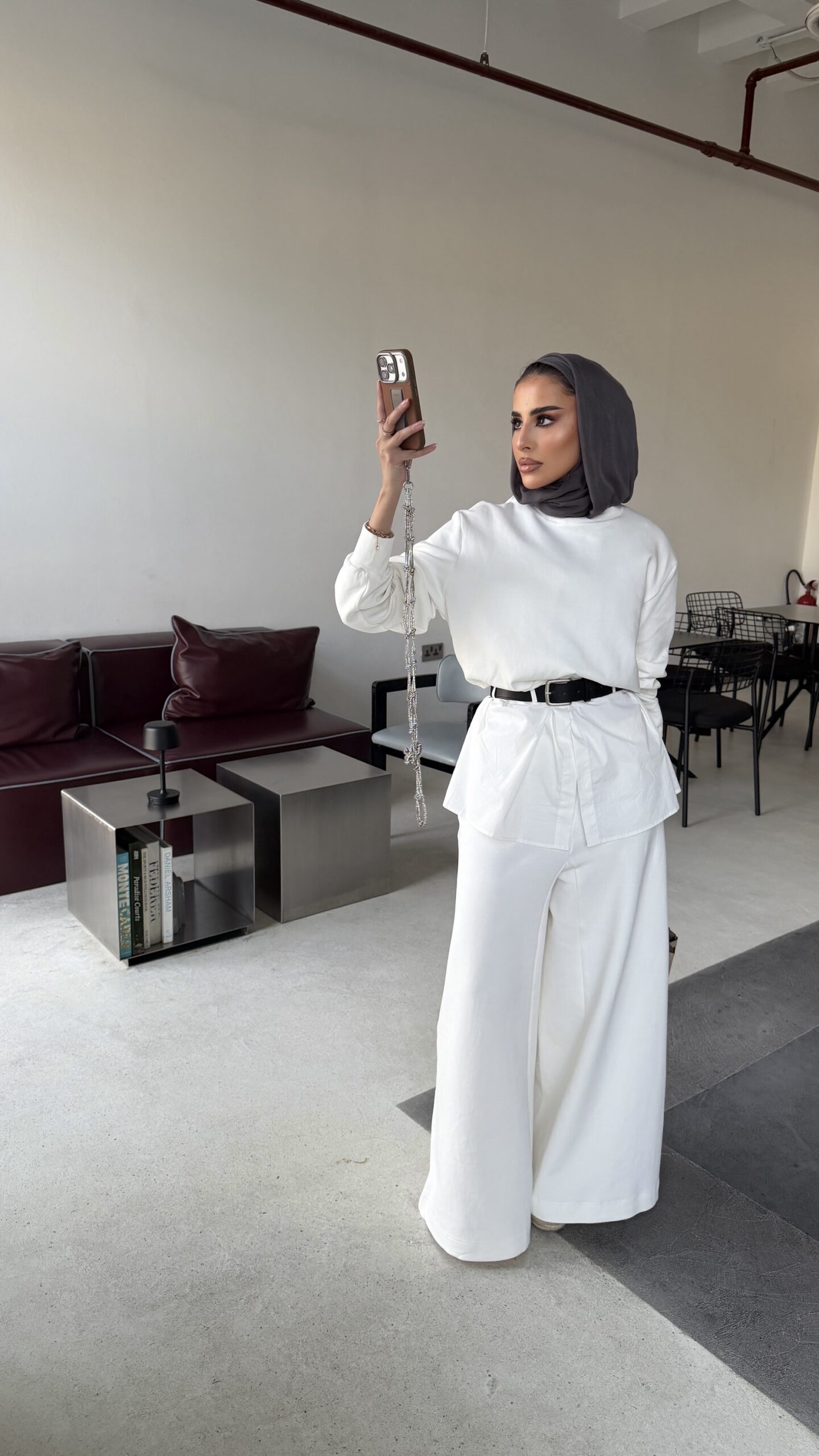Belted cotton set in white - الصورة 14