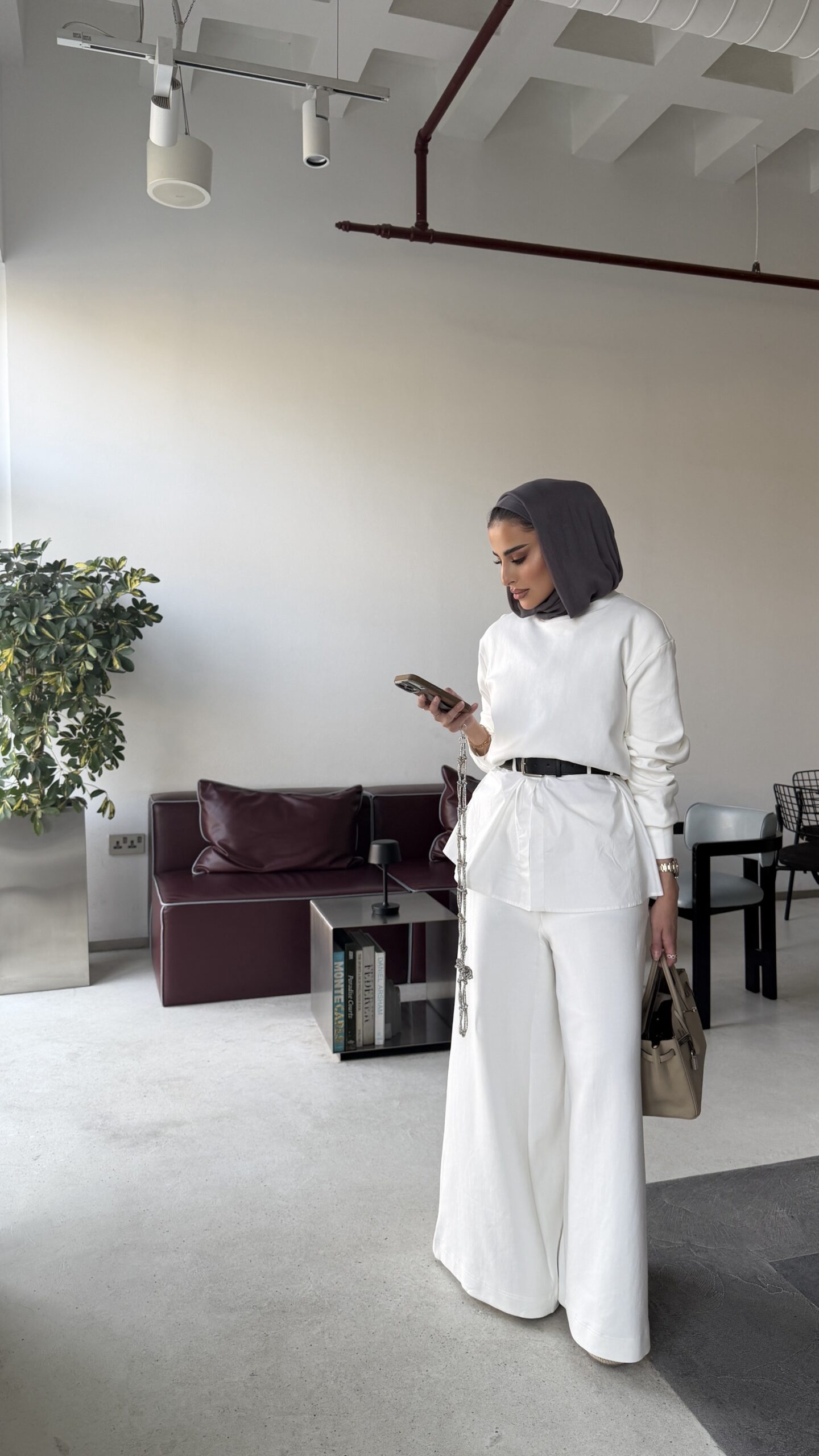 Belted cotton set in white - الصورة 9