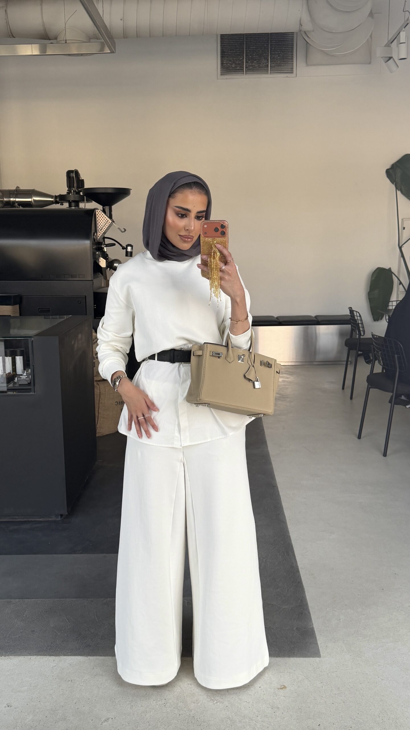 Belted cotton set in white - الصورة 12