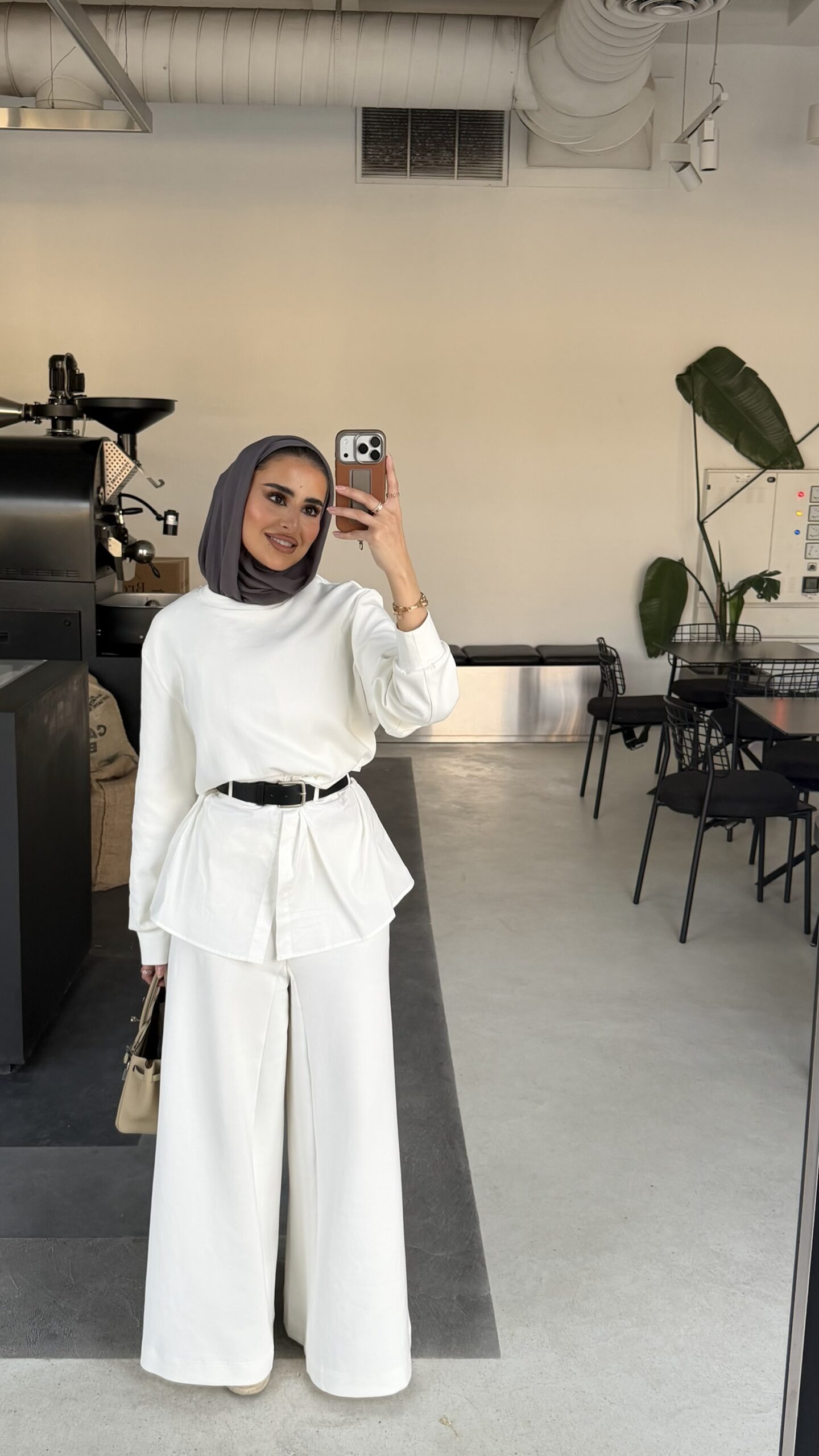 Belted cotton set in white - الصورة 16