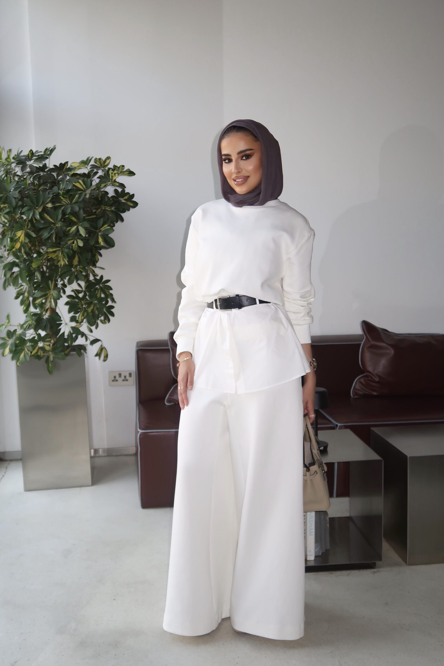 Belted cotton set in white - الصورة 6